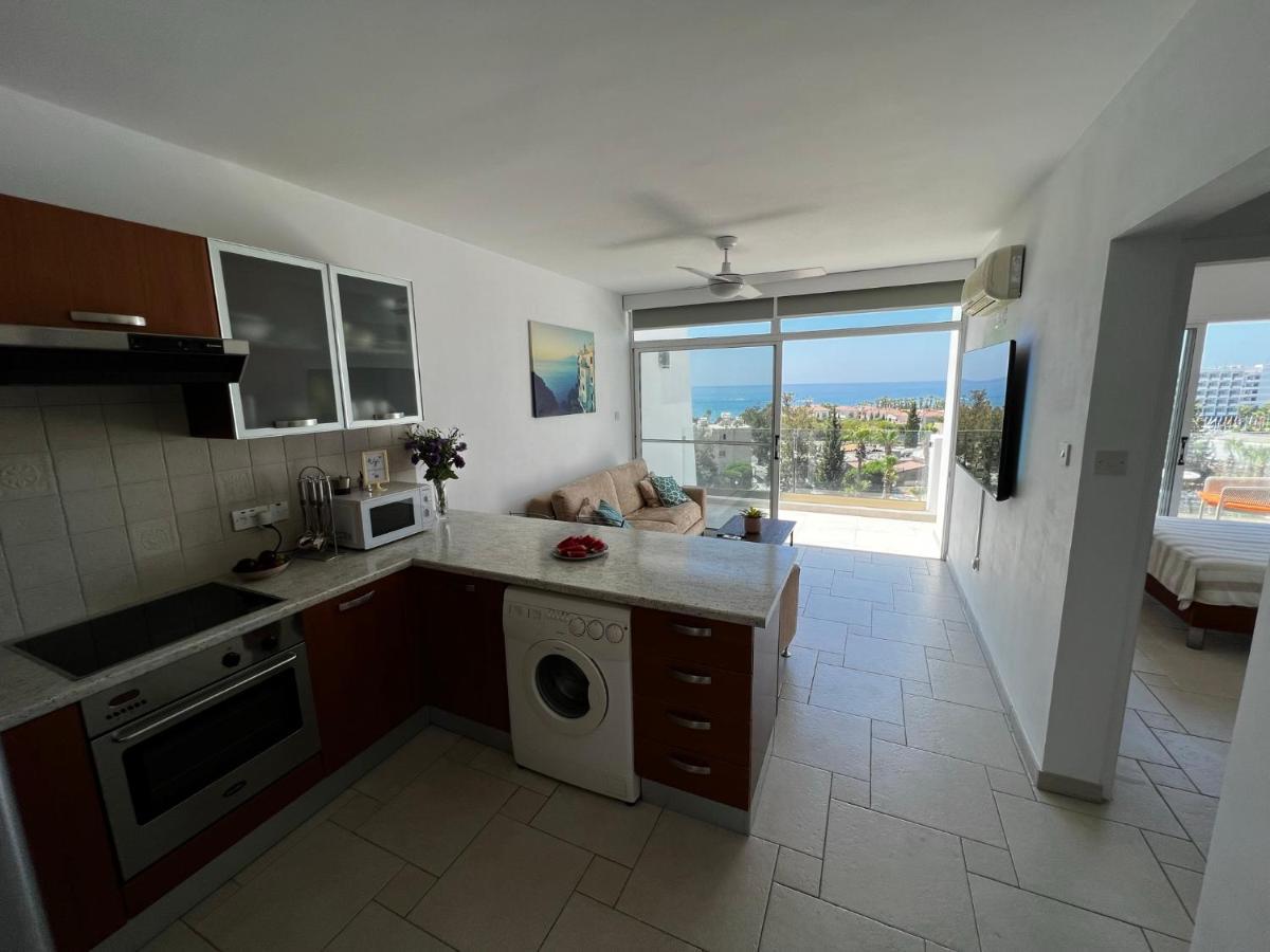 Апартаменти Door Getaway *